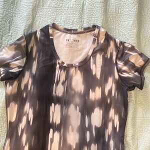 Womens Under Armour Fitted Heat Gear tshirt black and grey